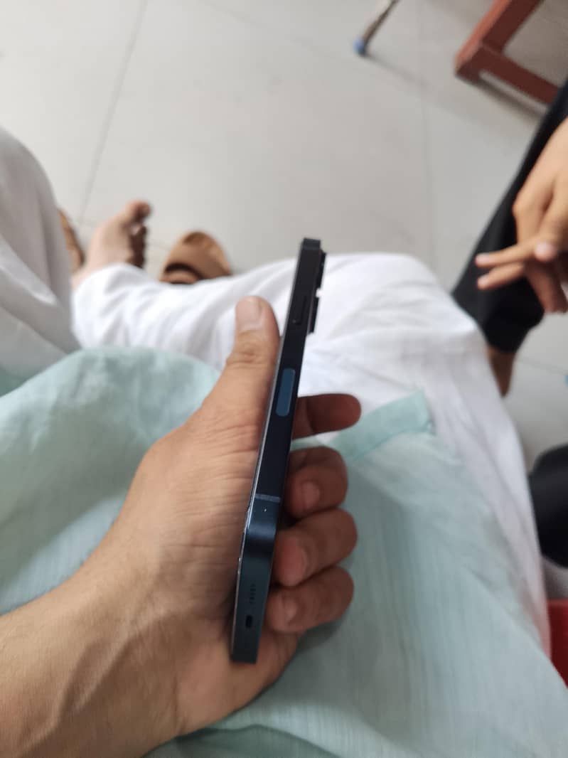 Apple iPhone 13 4