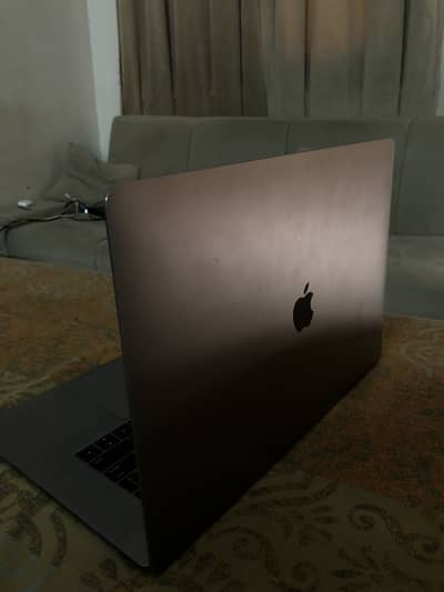 Macbook Pro 2017 15inch 16GB RAM 256GB SSD i7