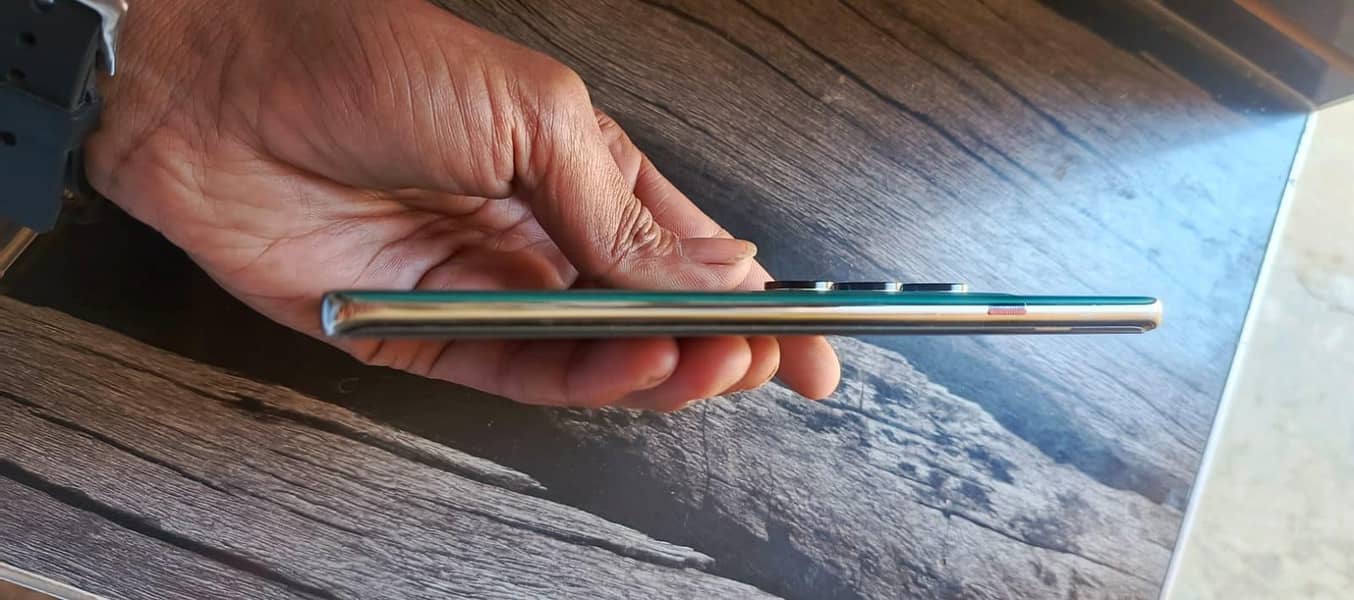 Tecno CAMON 40 Pro 7