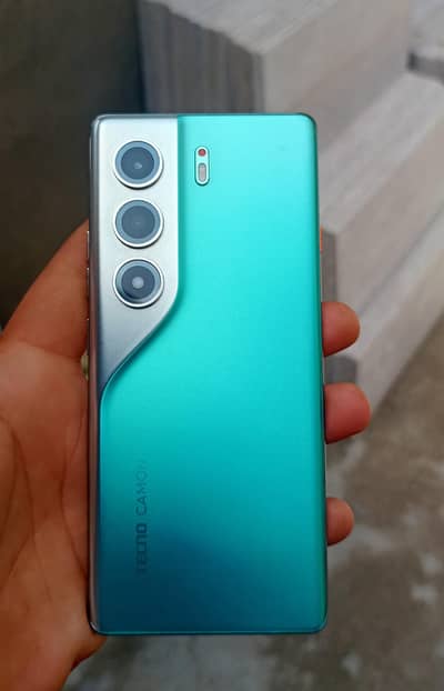 Tecno CAMON 40 Pro