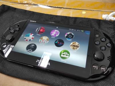 PS Vita Slim 2000 64GB Jailbreak + Charger