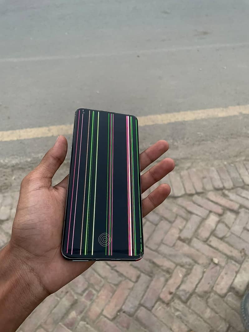 One Plus 9 Pro panel lines exchange 1