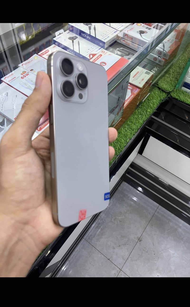 Apple iPhone 15 Pro Max 1