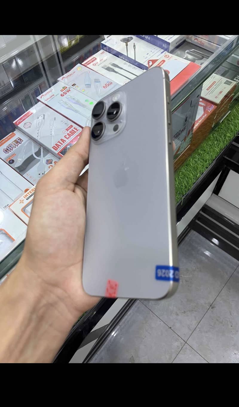 Apple iPhone 15 Pro Max 3