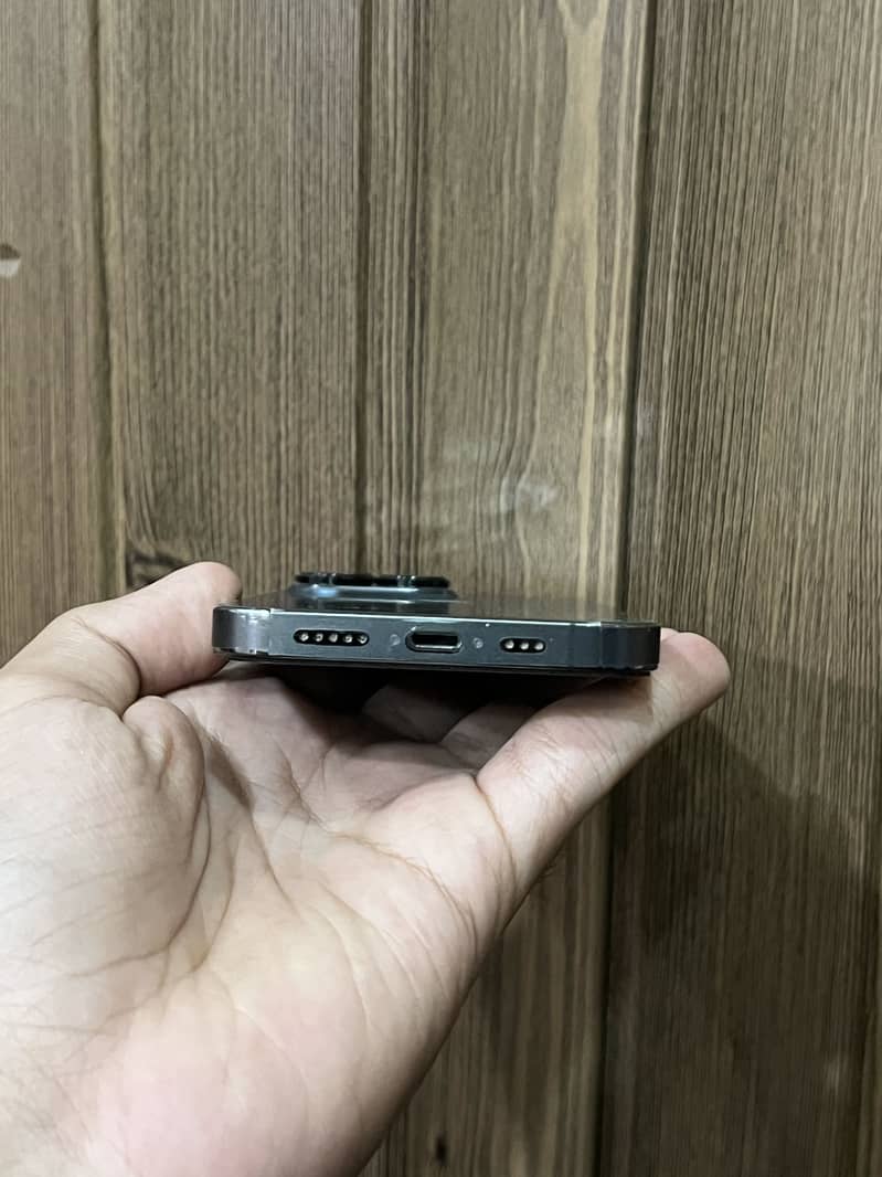 Apple iPhone 13 Pro 2