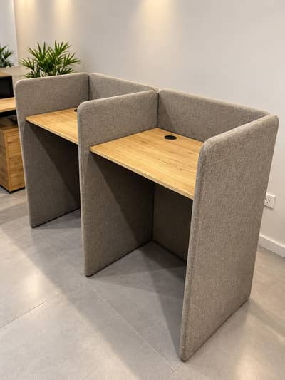 Office Workstation Tables available for sale excelent condition 10/10