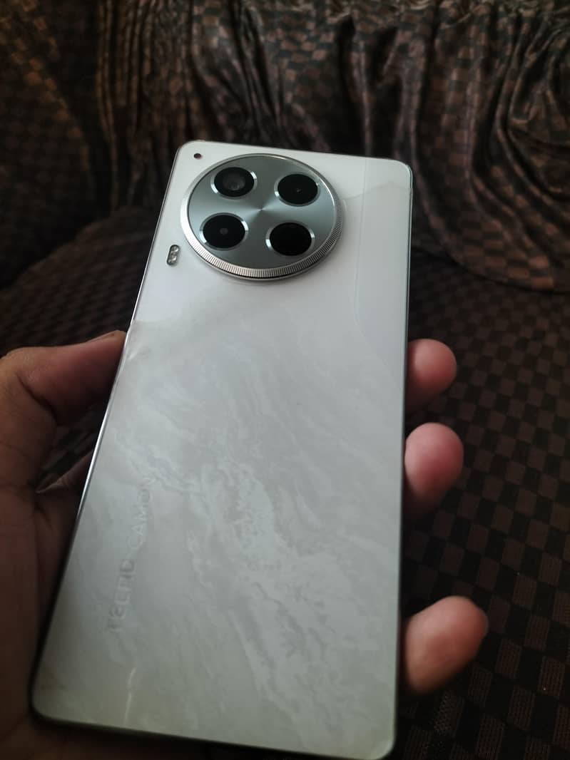 Tecno CAMON 30 7