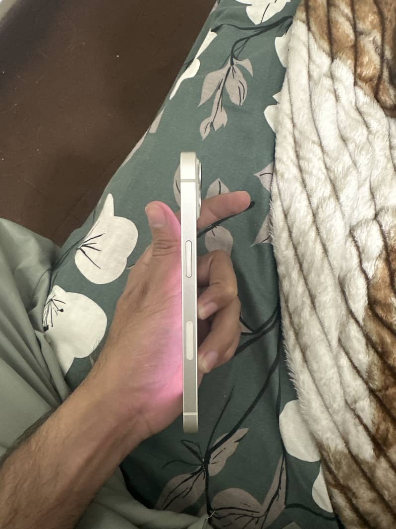 Apple iPhone 13 4