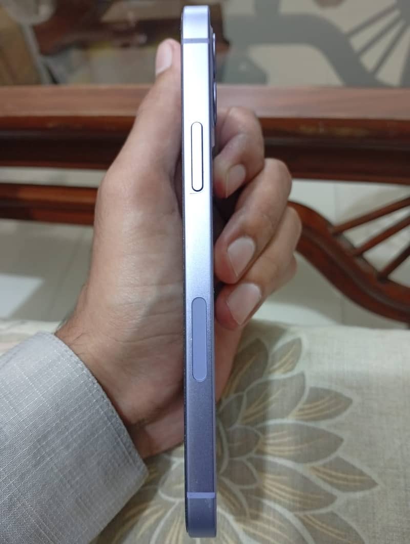 Apple iPhone 12 4