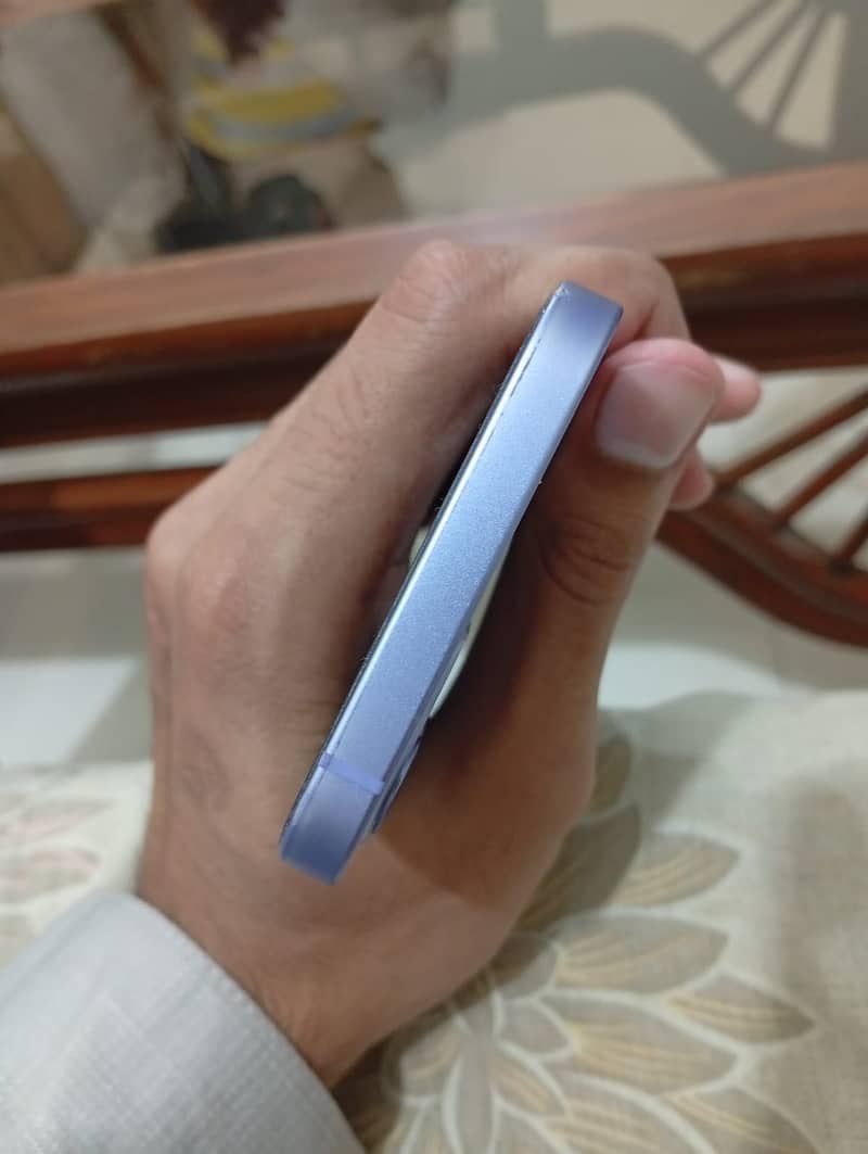 Apple iPhone 12 6