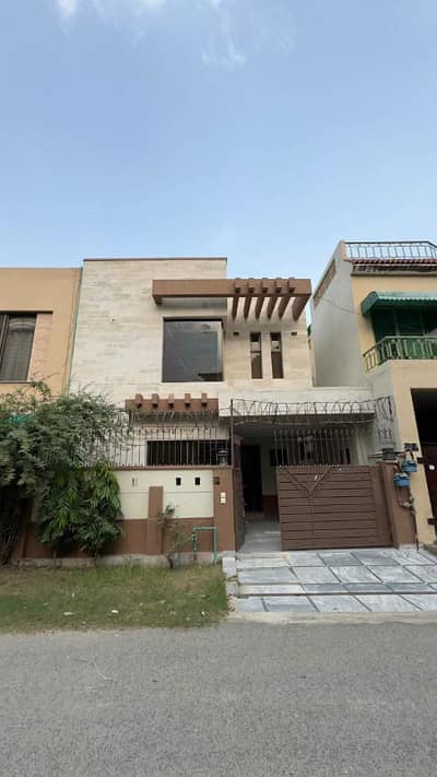 5.5 MARLA Best option for Family Living House in DHA Lahore Phase 3