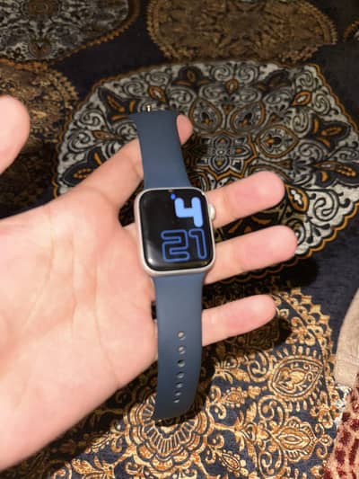 Apple Watch se 2 brand new with complete box