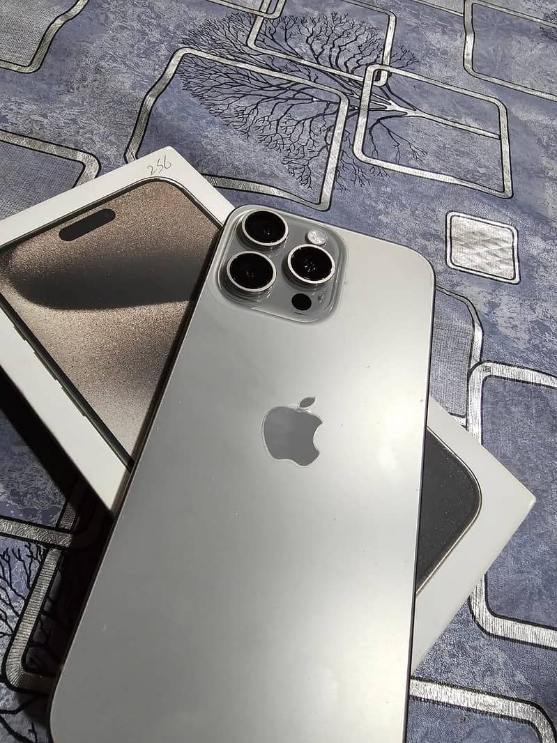 Apple iPhone 15 Pro Max 0