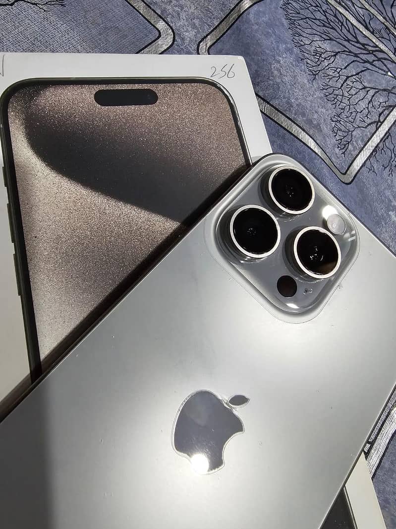 Apple iPhone 15 Pro Max 1