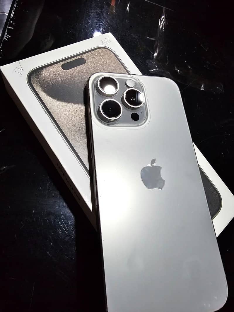 Apple iPhone 15 Pro Max 3