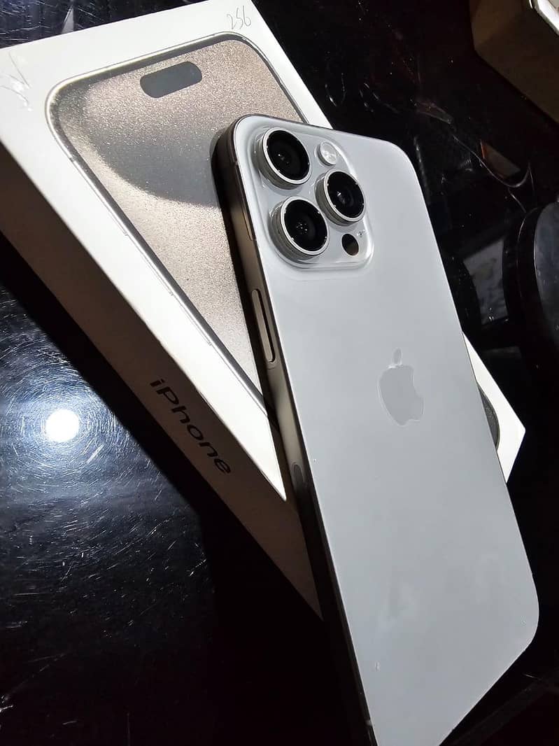 Apple iPhone 15 Pro Max 4