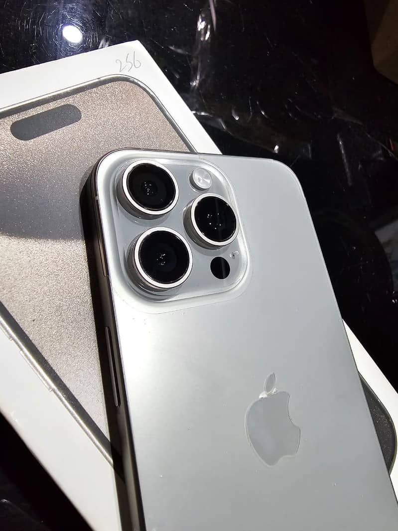 Apple iPhone 15 Pro Max 5
