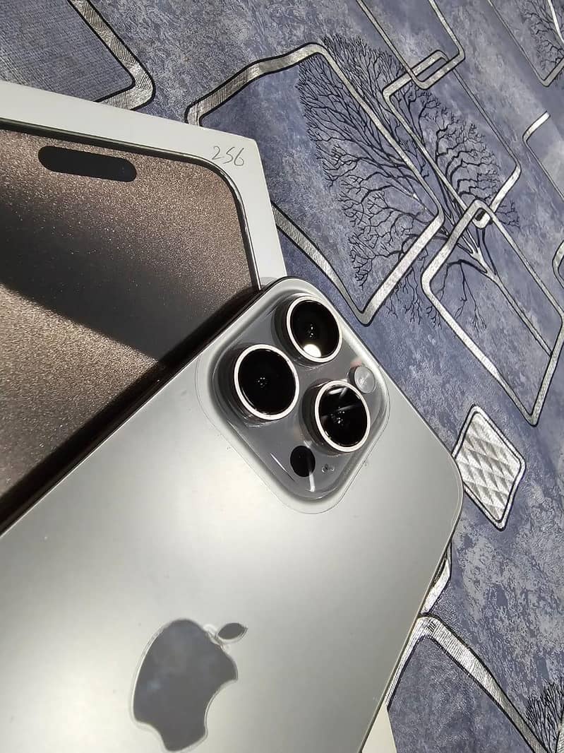Apple iPhone 15 Pro Max 6