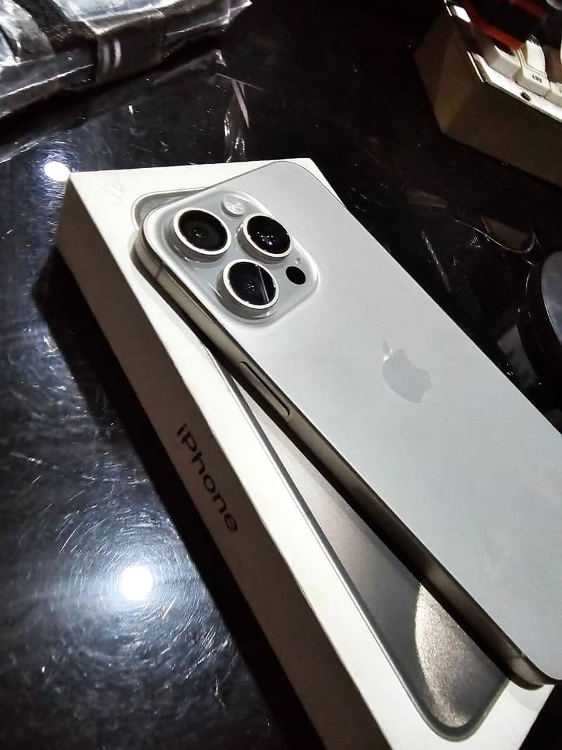 Apple iPhone 15 Pro Max 9