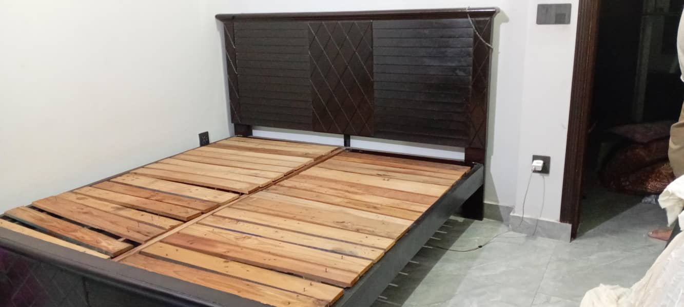 double bed without side table and dressing  table 2