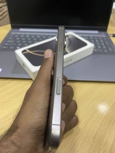 Apple iPhone 16 Pro Max