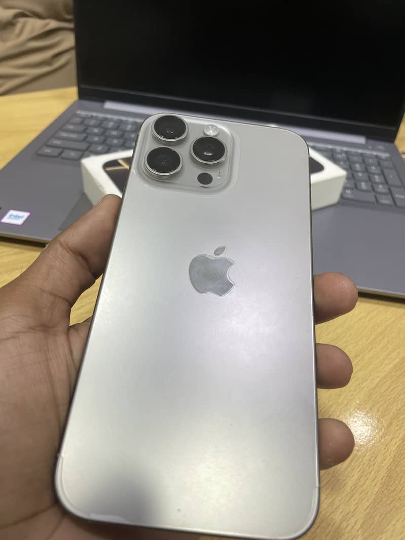 Apple iPhone 16 Pro Max 8