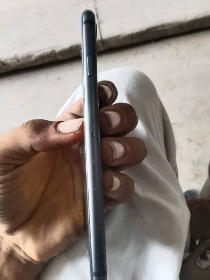 Apple iPhone 8 1