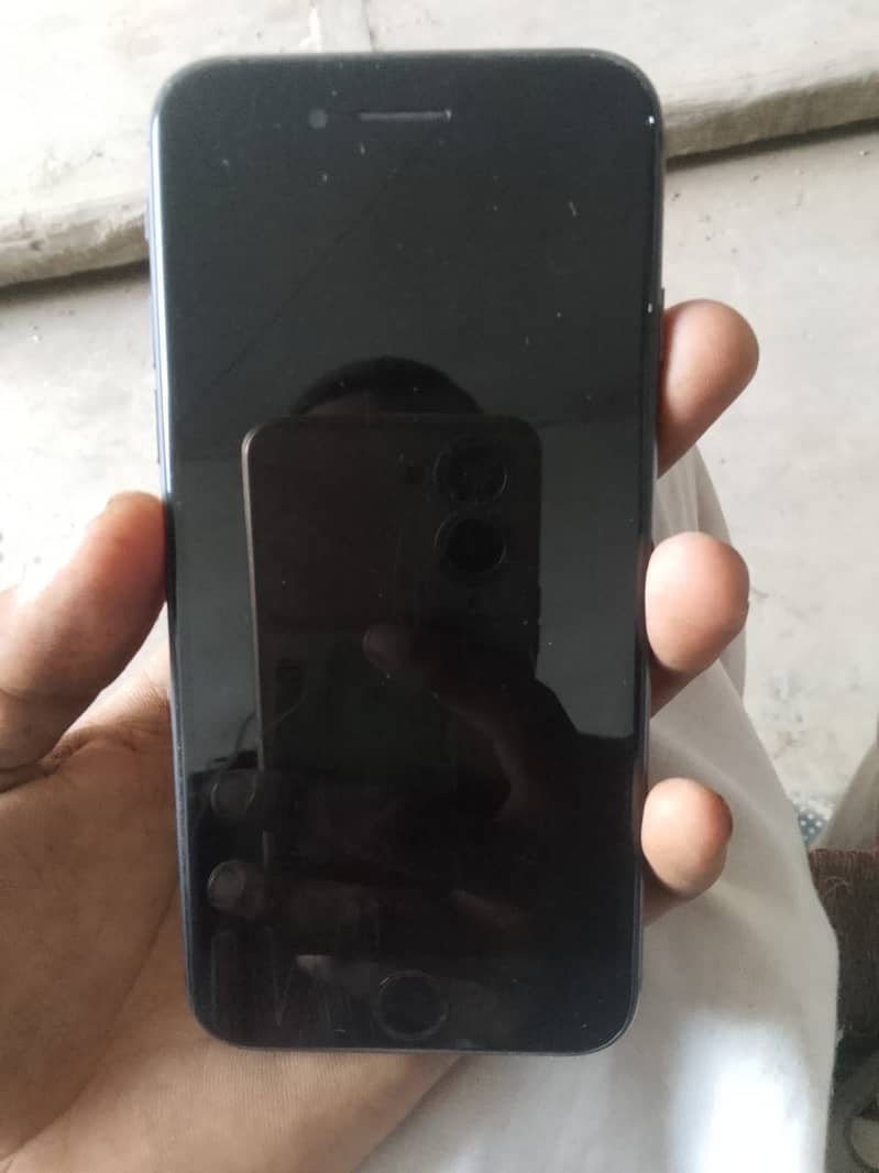 Apple iPhone 8 4
