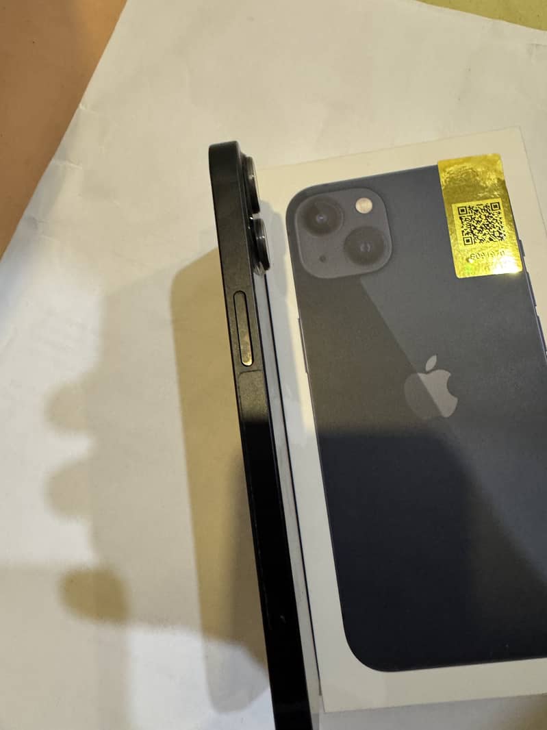 Apple iPhone 13 2