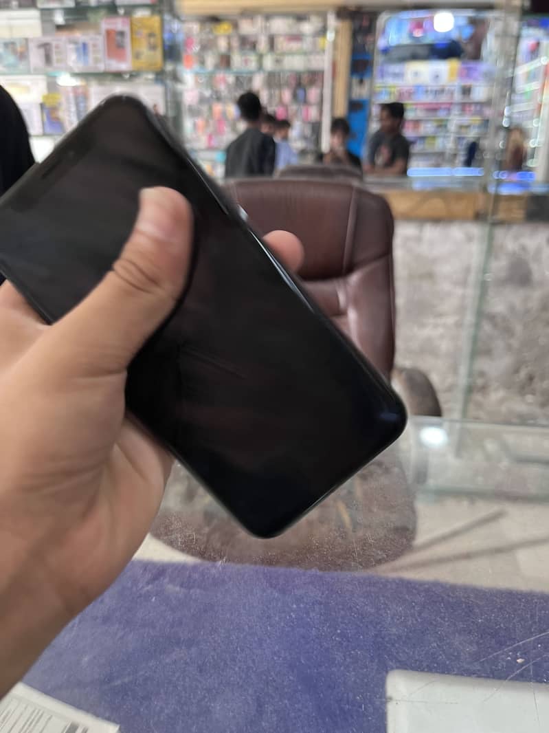 Apple iPhone XS 4