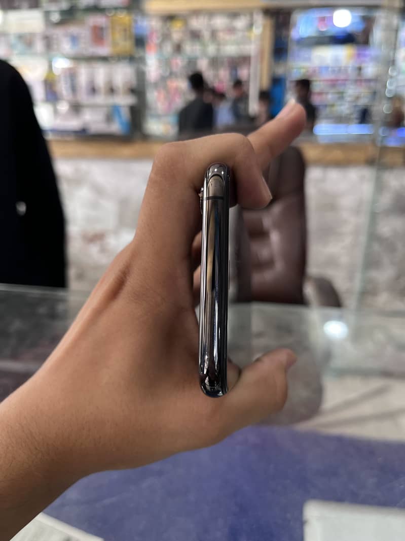 Apple iPhone XS 6