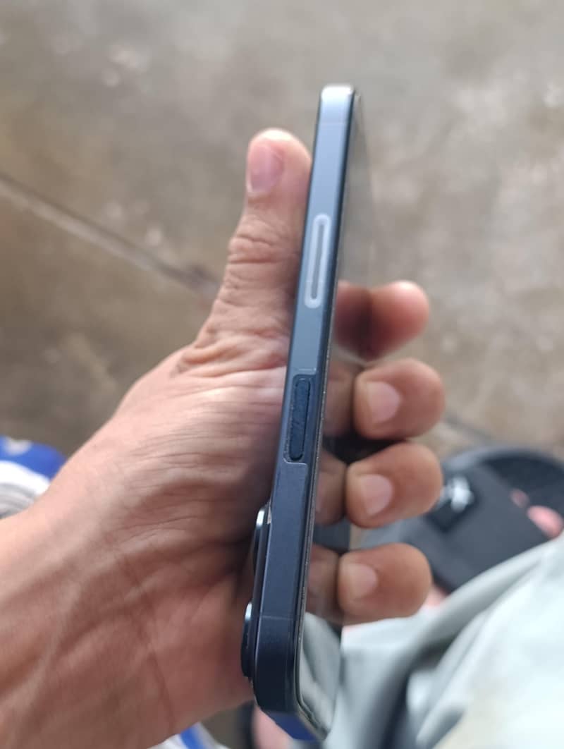 Apple iPhone 15 Pro 3