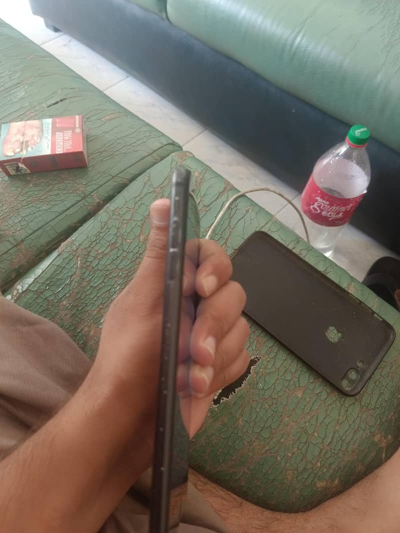 Apple iPhone 7 Plus 2