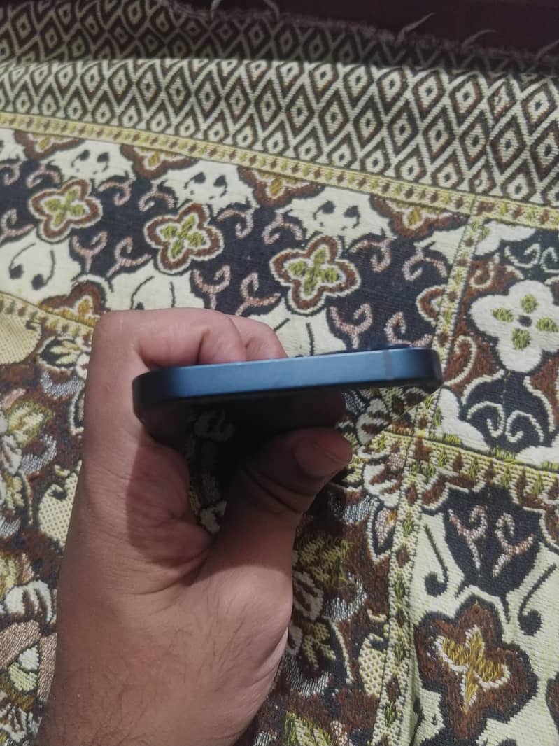 Apple iPhone 13 3