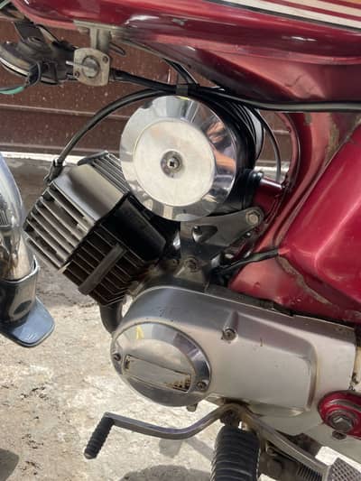 Yamaha 1989 red colour