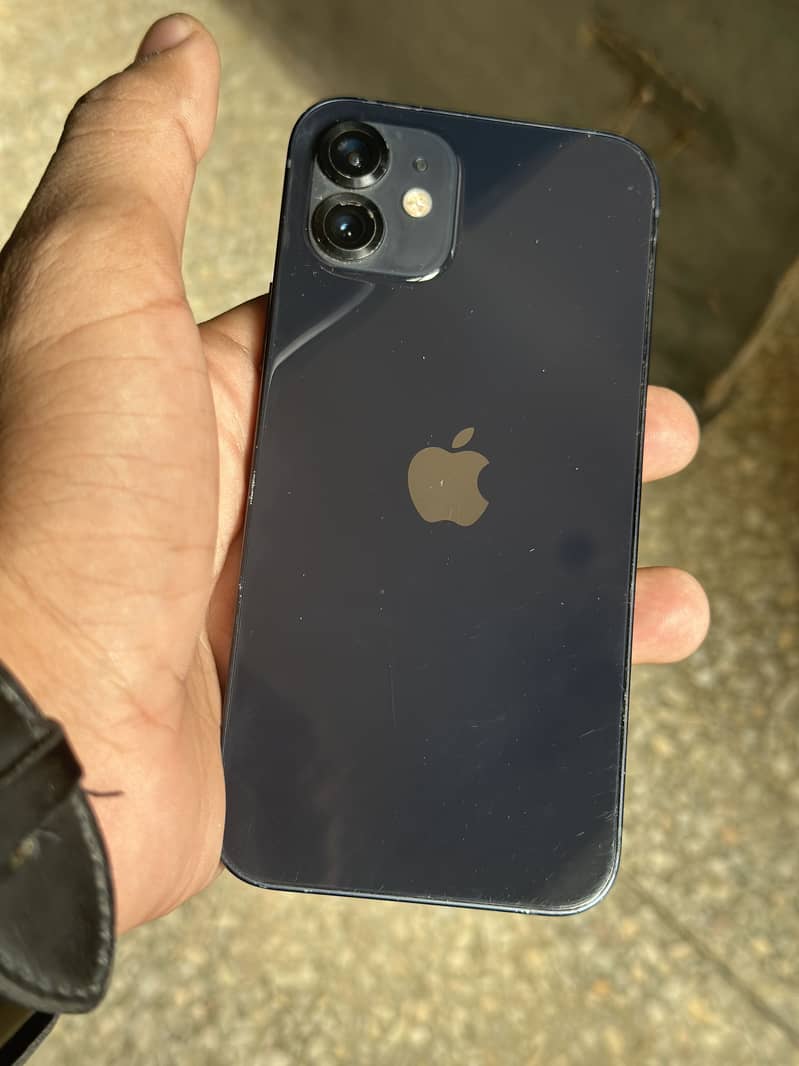 Apple iPhone 12 4
