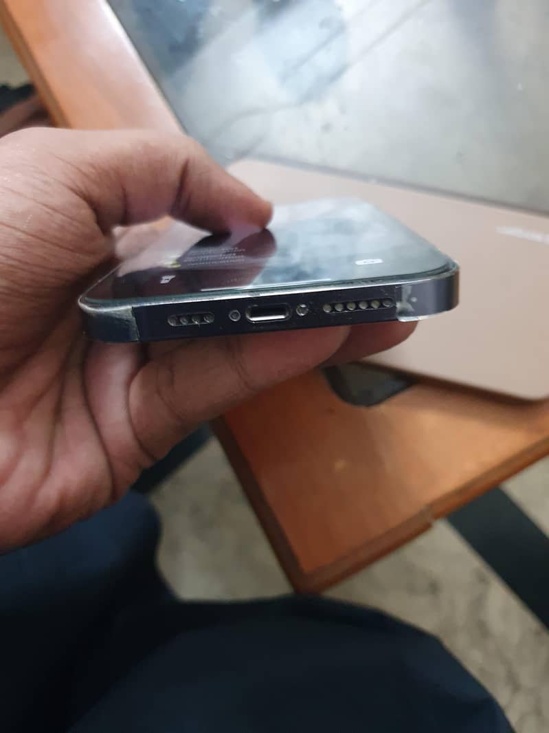 Apple iPhone 14 Pro Max 4