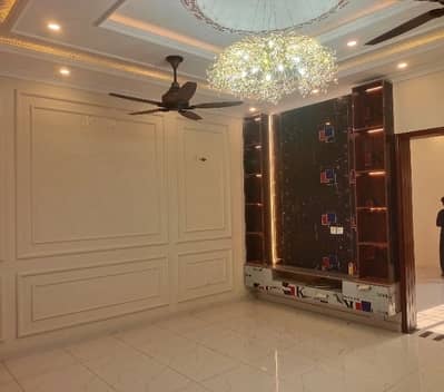 Ready To Buy A House 10 Marla In Bahria Town - Sector E