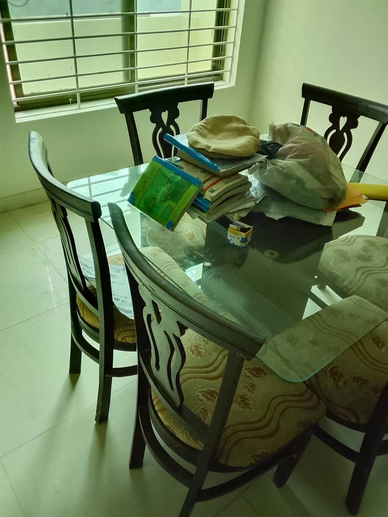 Dining table 0