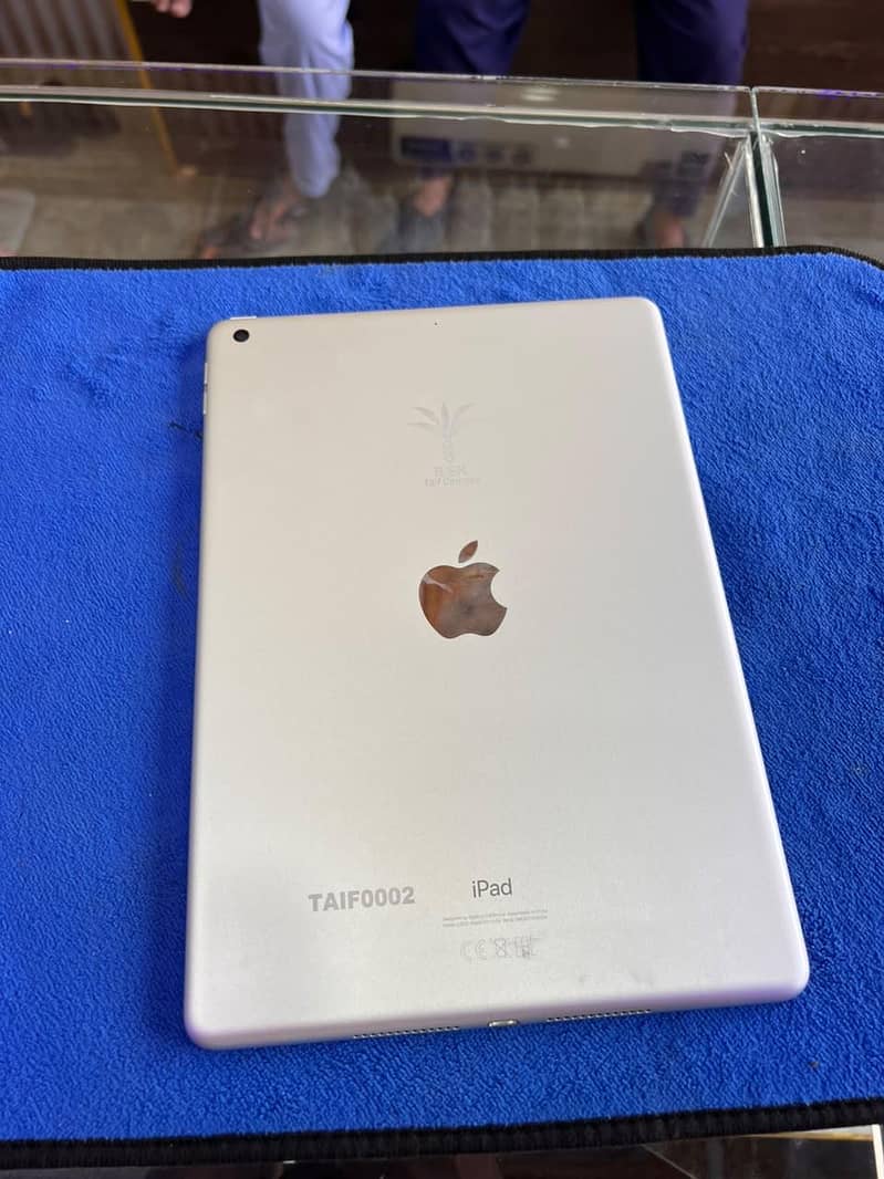ipad 8th 128GB 1