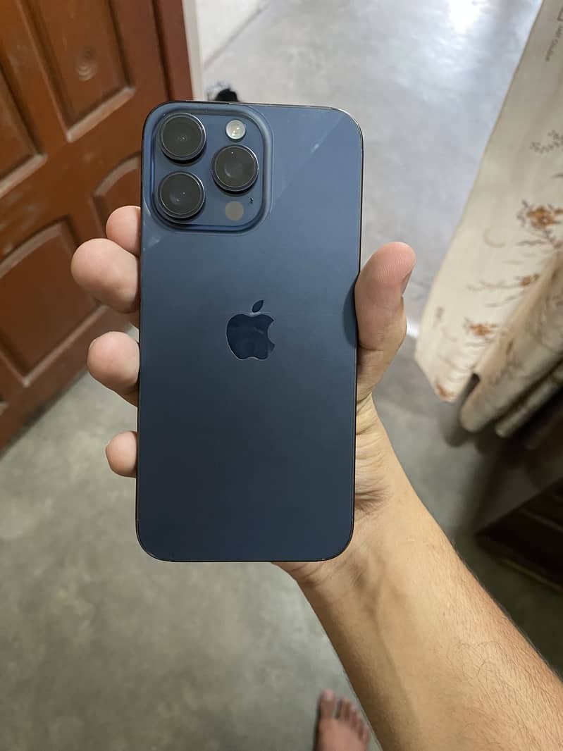 Apple iPhone 15 Pro Max 2