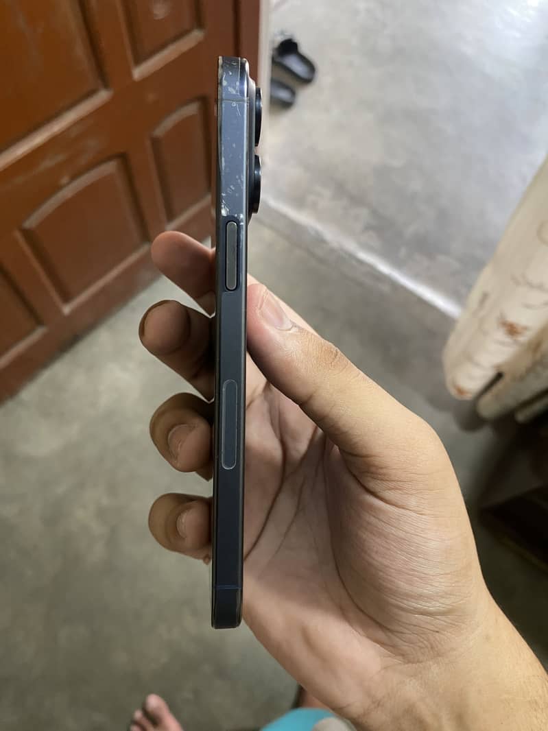 Apple iPhone 15 Pro Max 3