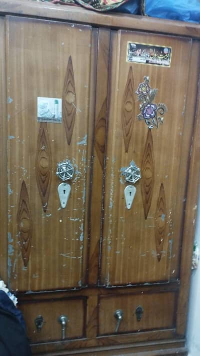 Metal Almari 2 Door quality bohat achi hai