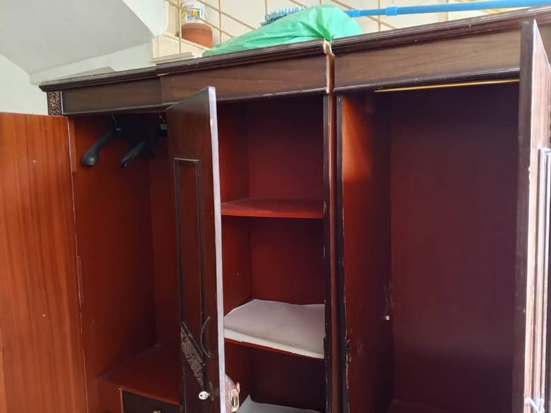 wardrobe, Divider, cot 9