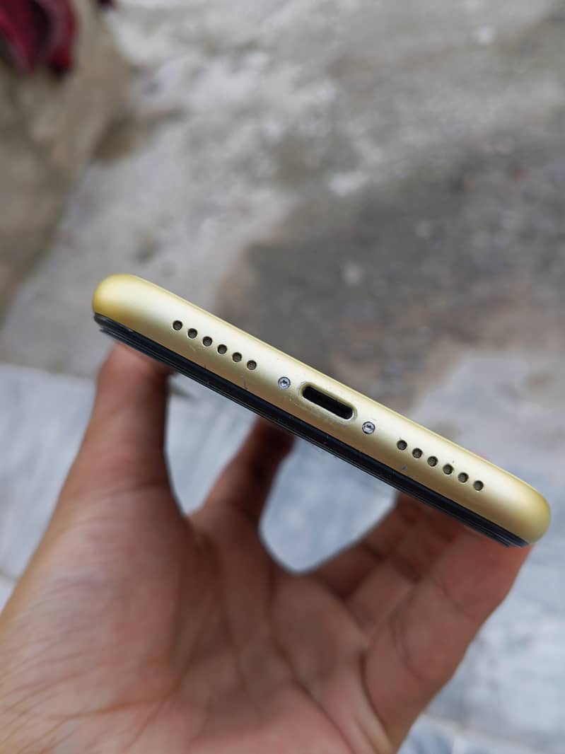 Apple iPhone 11 3