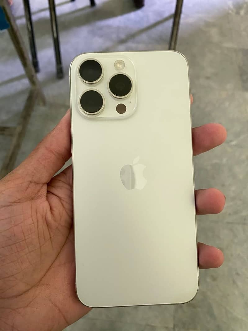 Apple iPhone 15 Pro Max 0