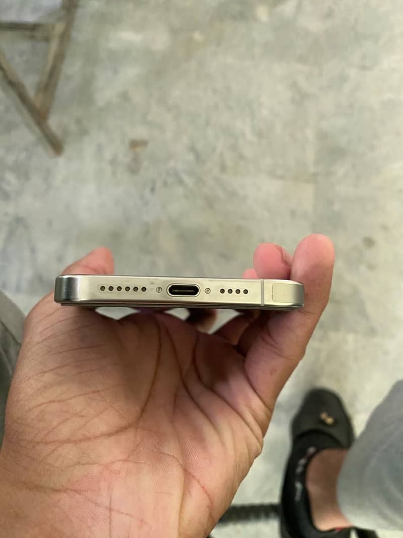 Apple iPhone 15 Pro Max 1