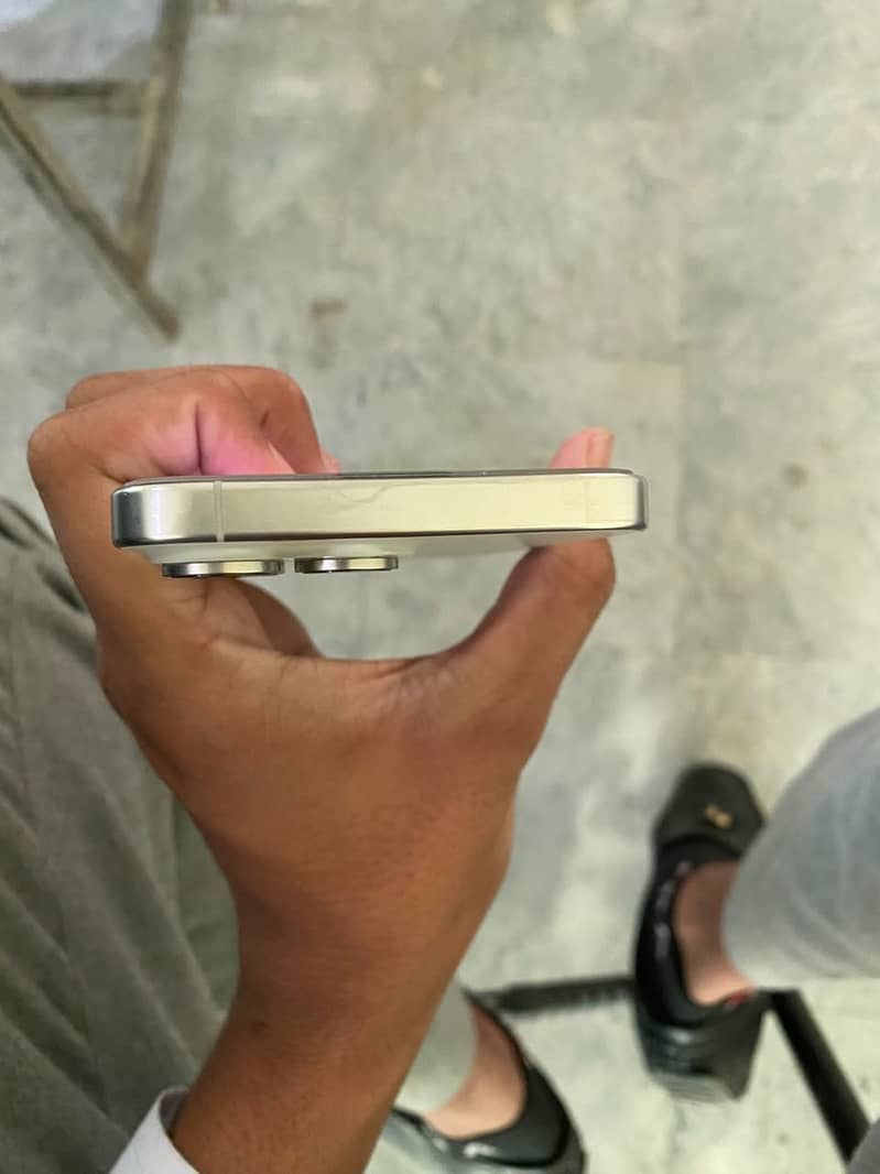 Apple iPhone 15 Pro Max 2