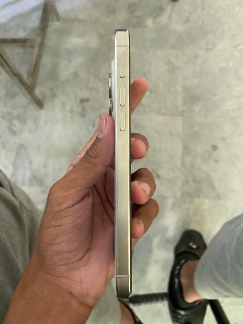 Apple iPhone 15 Pro Max 5