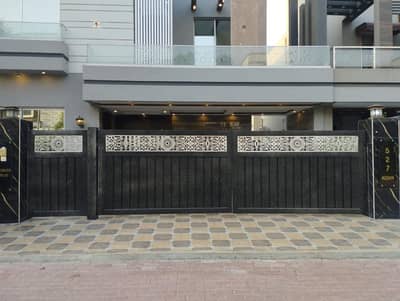 Luxury 10 Marla House For Sale In Bahria Town Lahore Prime Location Ideal Living